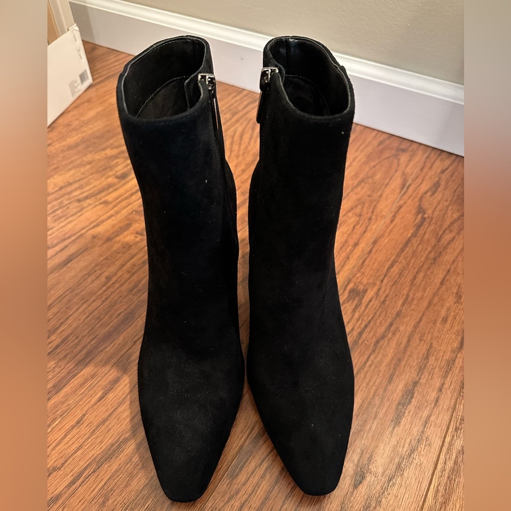 NWOB Vince Camuto black suede booties size 7.5 M